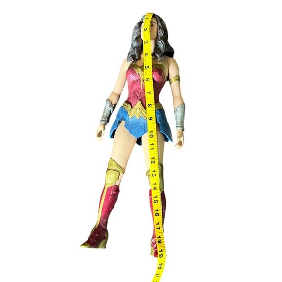 McFarlane DC Multiverse Gal Gadot 19" Wonder Woman Action Figure - Picture 2 of 12